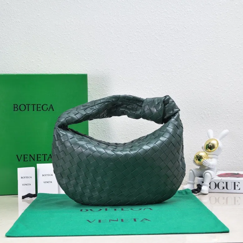 Medium rain tree green